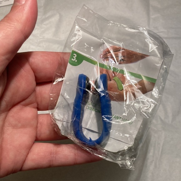 Set of 2 Acupressure Clips relieves tension/migraines, size small - Picture 5 of 11